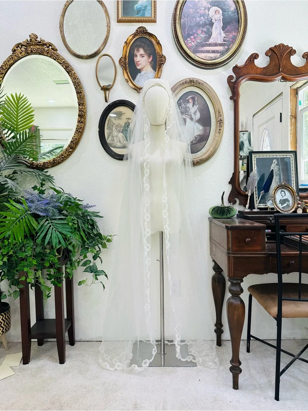 Bridal Veil with Floral Edge - White - Unbranded